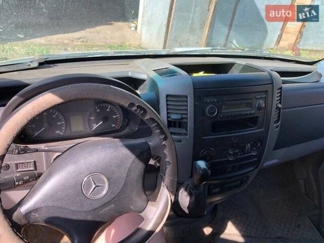 Белый Мерседес Sprinter, объемом двигателя 2.1 л и пробегом 500 тыс. км за 10000 $, фото 5 на Automoto.ua