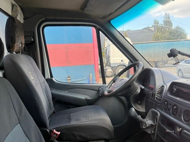 Белый Мерседес Sprinter, объемом двигателя 2.15 л и пробегом 300 тыс. км за 13600 $, фото 7 на Automoto.ua