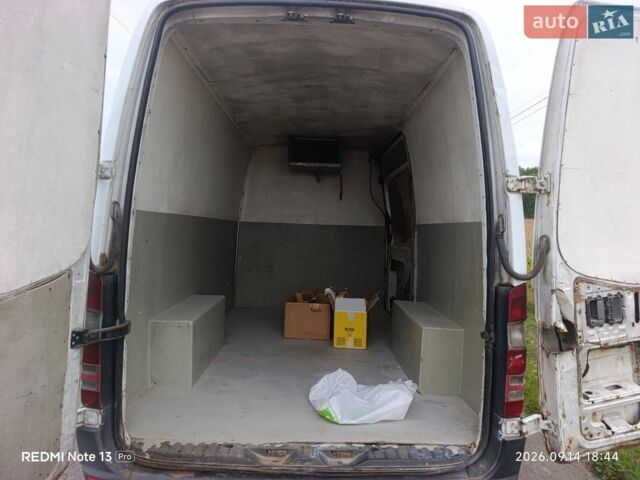 Белый Мерседес Sprinter, объемом двигателя 2.15 л и пробегом 445 тыс. км за 6800 $, фото 7 на Automoto.ua