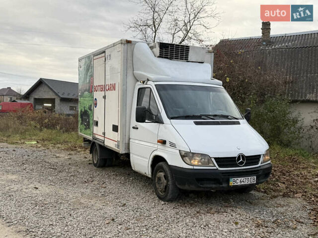 Белый Мерседес Sprinter, объемом двигателя 2.7 л и пробегом 500 тыс. км за 6900 $, фото 2 на Automoto.ua