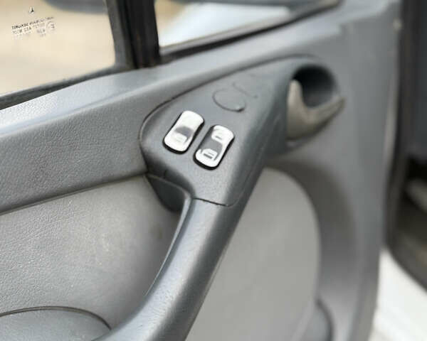 Белый Мерседес Sprinter, объемом двигателя 2.7 л и пробегом 500 тыс. км за 6900 $, фото 12 на Automoto.ua