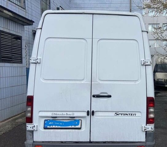Белый Мерседес Sprinter, объемом двигателя 2.15 л и пробегом 550 тыс. км за 11200 $, фото 3 на Automoto.ua