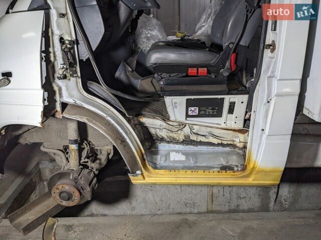 Белый Мерседес Sprinter, объемом двигателя 2.1 л и пробегом 539 тыс. км за 9999 $, фото 31 на Automoto.ua