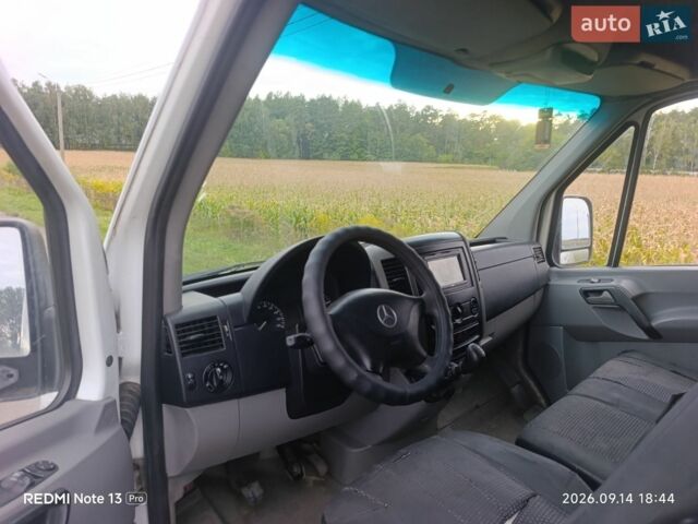 Белый Мерседес Sprinter, объемом двигателя 2.15 л и пробегом 445 тыс. км за 6800 $, фото 8 на Automoto.ua