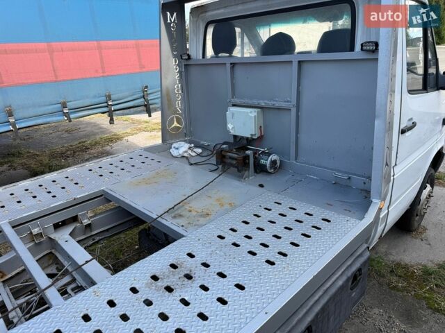Белый Мерседес Sprinter, объемом двигателя 2.15 л и пробегом 300 тыс. км за 13600 $, фото 4 на Automoto.ua