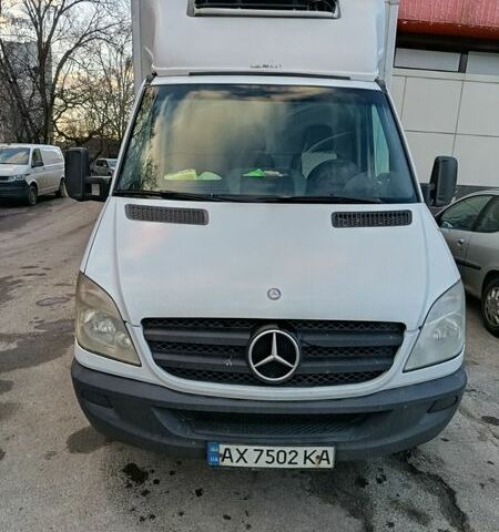 Белый Мерседес Sprinter, объемом двигателя 2.2 л и пробегом 400 тыс. км за 12000 $, фото 2 на Automoto.ua