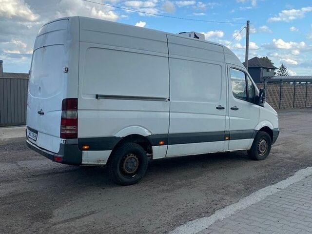 Белый Мерседес Sprinter, объемом двигателя 2.15 л и пробегом 290 тыс. км за 7000 $, фото 10 на Automoto.ua