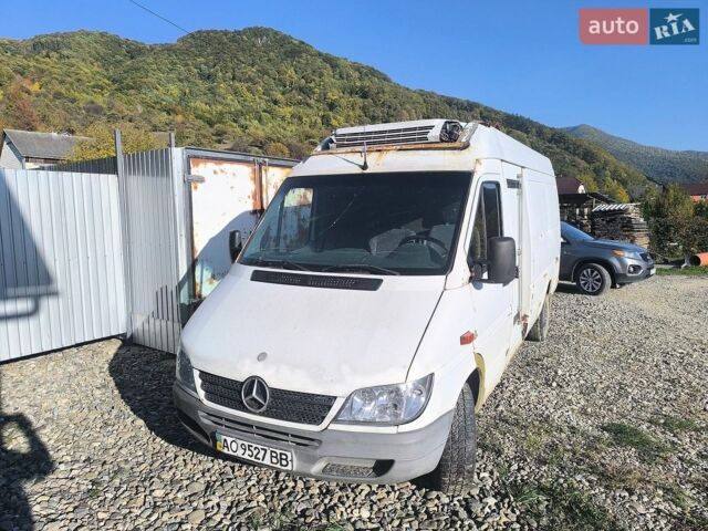 Белый Мерседес Sprinter, объемом двигателя 2.15 л и пробегом 400 тыс. км за 6000 $, фото 1 на Automoto.ua