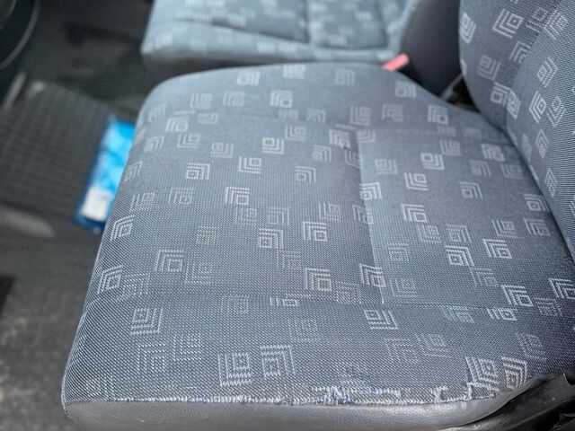 Белый Мерседес Sprinter, объемом двигателя 2.2 л и пробегом 182 тыс. км за 15000 $, фото 12 на Automoto.ua