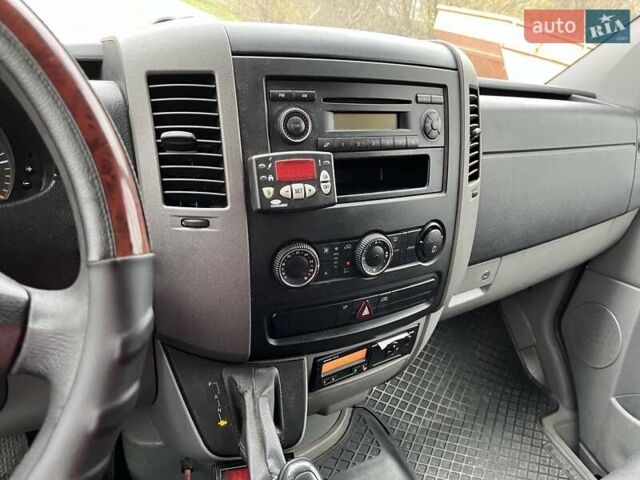 Белый Мерседес Sprinter, объемом двигателя 2.99 л и пробегом 472 тыс. км за 17500 $, фото 2 на Automoto.ua