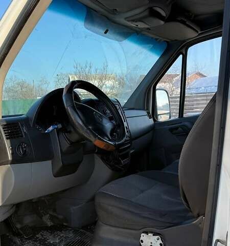 Белый Мерседес Sprinter, объемом двигателя 2.15 л и пробегом 646 тыс. км за 10200 $, фото 6 на Automoto.ua