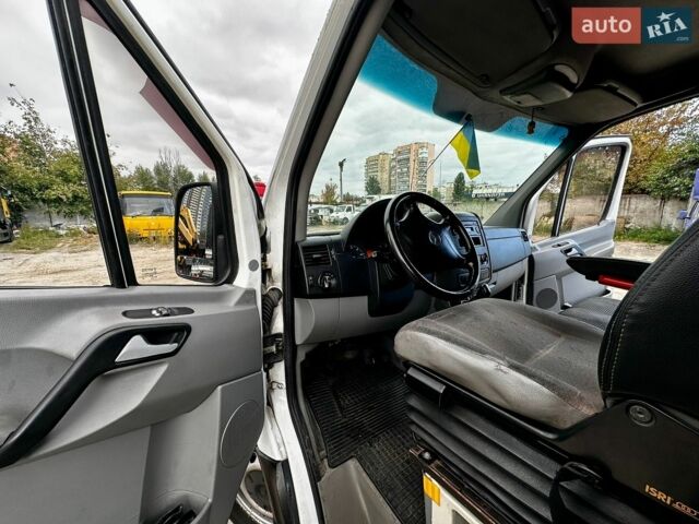 Белый Мерседес Sprinter, объемом двигателя 2.15 л и пробегом 387 тыс. км за 10500 $, фото 8 на Automoto.ua