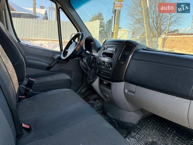 Белый Мерседес Sprinter, объемом двигателя 2.15 л и пробегом 646 тыс. км за 10200 $, фото 1 на Automoto.ua
