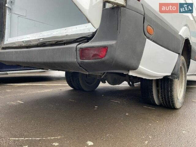 Белый Мерседес Sprinter, объемом двигателя 2.15 л и пробегом 444 тыс. км за 12222 $, фото 6 на Automoto.ua