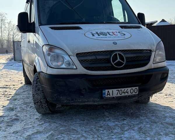 Белый Мерседес Sprinter, объемом двигателя 2.15 л и пробегом 646 тыс. км за 10200 $, фото 2 на Automoto.ua