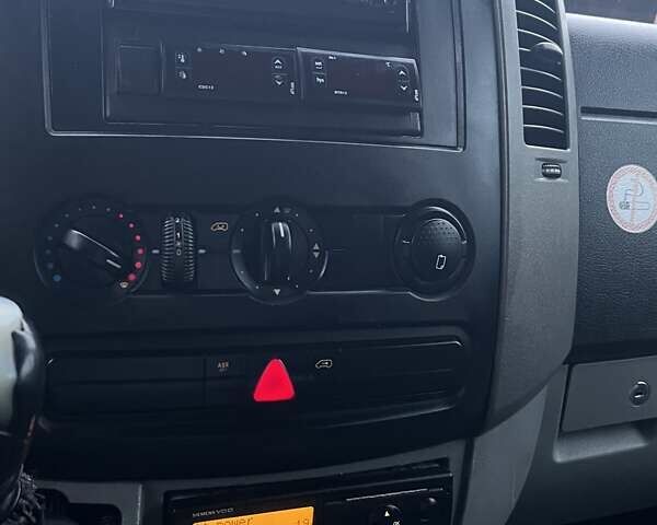 Белый Мерседес Sprinter, объемом двигателя 2.15 л и пробегом 350 тыс. км за 13499 $, фото 4 на Automoto.ua