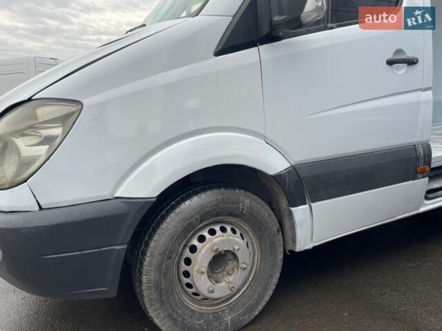 Белый Мерседес Sprinter, объемом двигателя 2.15 л и пробегом 444 тыс. км за 12222 $, фото 4 на Automoto.ua