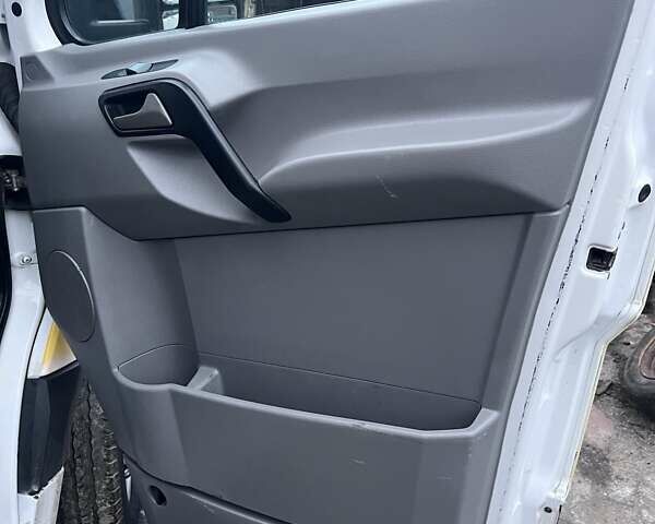 Белый Мерседес Sprinter, объемом двигателя 2.15 л и пробегом 350 тыс. км за 13499 $, фото 7 на Automoto.ua