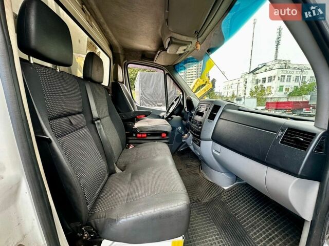 Белый Мерседес Sprinter, объемом двигателя 2.15 л и пробегом 387 тыс. км за 10500 $, фото 7 на Automoto.ua