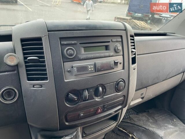 Белый Мерседес Sprinter, объемом двигателя 2.15 л и пробегом 444 тыс. км за 12222 $, фото 31 на Automoto.ua