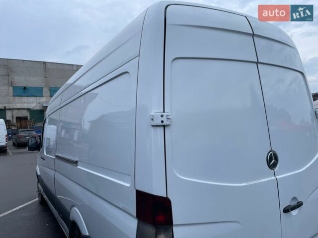 Белый Мерседес Sprinter, объемом двигателя 2.15 л и пробегом 444 тыс. км за 12222 $, фото 12 на Automoto.ua