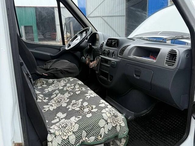 Белый Мерседес Sprinter, объемом двигателя 2.69 л и пробегом 457 тыс. км за 11200 $, фото 6 на Automoto.ua