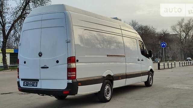 Белый Мерседес Sprinter, объемом двигателя 2.2 л и пробегом 320 тыс. км за 10900 $, фото 9 на Automoto.ua