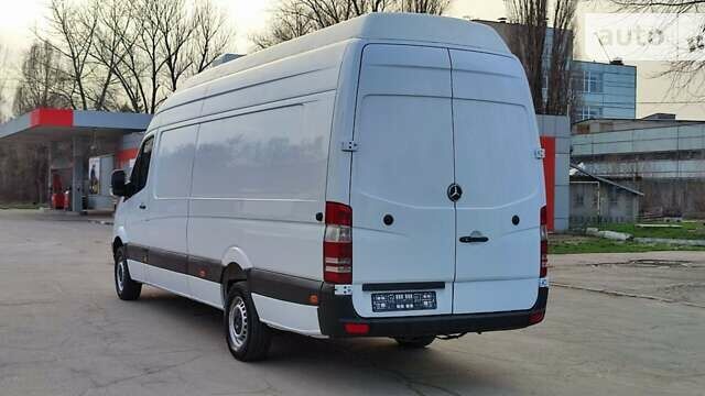 Белый Мерседес Sprinter, объемом двигателя 2.2 л и пробегом 320 тыс. км за 10900 $, фото 12 на Automoto.ua