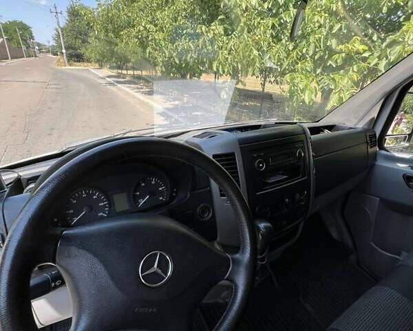 Белый Мерседес Sprinter, объемом двигателя 2.2 л и пробегом 352 тыс. км за 12500 $, фото 16 на Automoto.ua