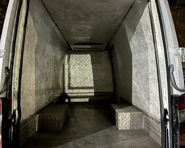 Белый Мерседес Sprinter, объемом двигателя 2.99 л и пробегом 180 тыс. км за 20000 $, фото 13 на Automoto.ua
