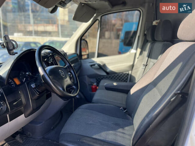 Белый Мерседес Sprinter, объемом двигателя 2.99 л и пробегом 180 тыс. км за 20000 $, фото 14 на Automoto.ua