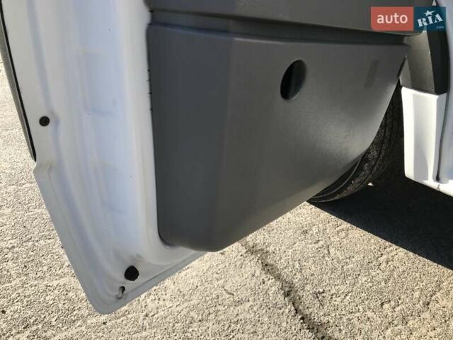 Белый Мерседес Sprinter, объемом двигателя 2.9 л и пробегом 318 тыс. км за 23900 $, фото 24 на Automoto.ua