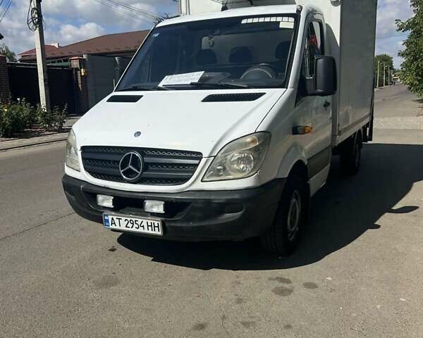 Белый Мерседес Sprinter, объемом двигателя 2.2 л и пробегом 352 тыс. км за 12500 $, фото 2 на Automoto.ua