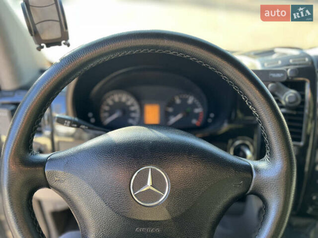 Белый Мерседес Sprinter, объемом двигателя 2.99 л и пробегом 180 тыс. км за 20000 $, фото 2 на Automoto.ua