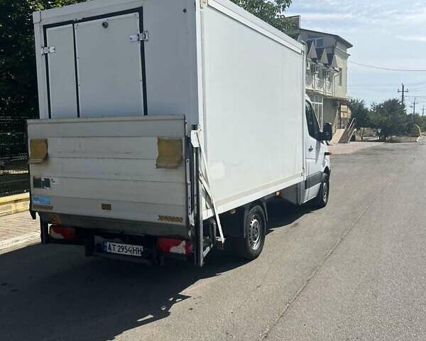 Белый Мерседес Sprinter, объемом двигателя 2.2 л и пробегом 352 тыс. км за 12500 $, фото 4 на Automoto.ua