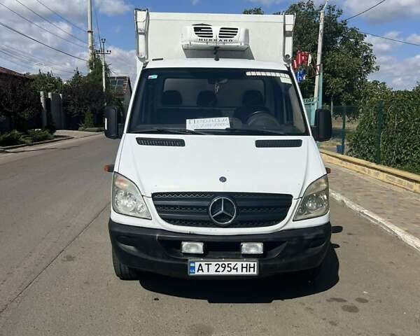 Белый Мерседес Sprinter, объемом двигателя 2.2 л и пробегом 352 тыс. км за 12500 $, фото 3 на Automoto.ua