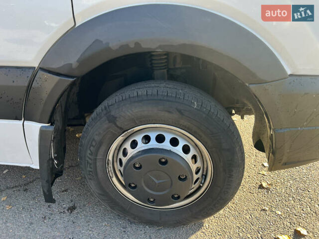 Белый Мерседес Sprinter, объемом двигателя 2.99 л и пробегом 180 тыс. км за 20000 $, фото 8 на Automoto.ua