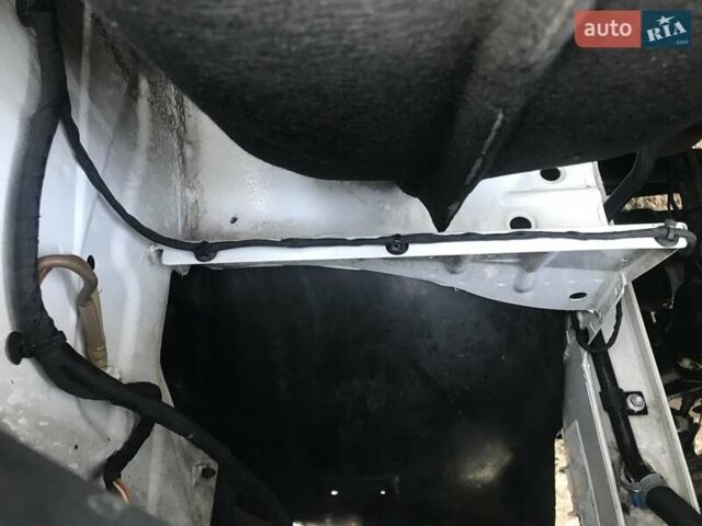 Белый Мерседес Sprinter, объемом двигателя 2.9 л и пробегом 318 тыс. км за 23900 $, фото 44 на Automoto.ua