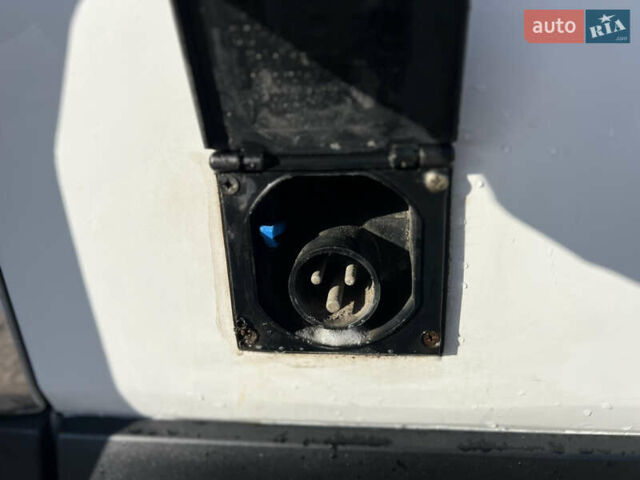 Белый Мерседес Sprinter, объемом двигателя 2.99 л и пробегом 180 тыс. км за 20000 $, фото 16 на Automoto.ua