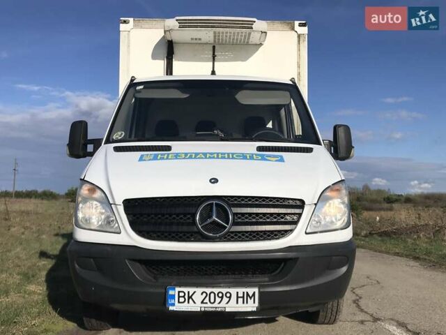 Белый Мерседес Sprinter, объемом двигателя 2.9 л и пробегом 318 тыс. км за 23900 $, фото 2 на Automoto.ua