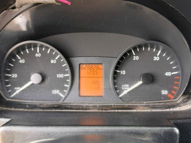 Белый Мерседес Sprinter, объемом двигателя 2.14 л и пробегом 630 тыс. км за 9000 $, фото 9 на Automoto.ua