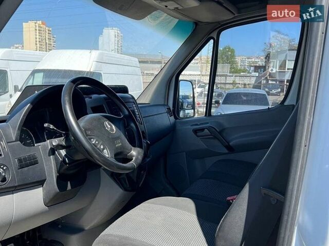 Белый Мерседес Sprinter, объемом двигателя 2.9 л и пробегом 481 тыс. км за 9000 $, фото 11 на Automoto.ua