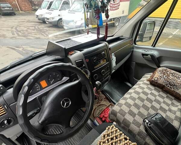 Белый Мерседес Sprinter, объемом двигателя 2.14 л и пробегом 600 тыс. км за 13000 $, фото 10 на Automoto.ua