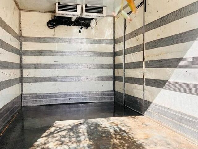 Білий Мерседес Sprinter, об'ємом двигуна 3.2 л та пробігом 400 тис. км за 12500 $, фото 7 на Automoto.ua