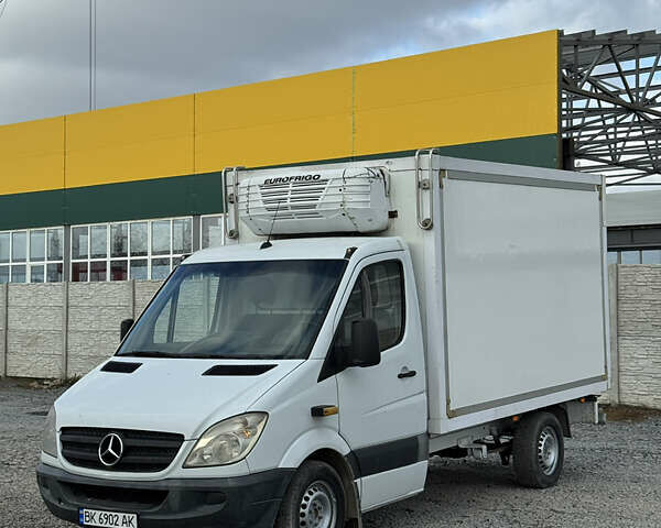 Белый Мерседес Sprinter, объемом двигателя 2.14 л и пробегом 583 тыс. км за 13000 $, фото 1 на Automoto.ua