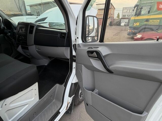 Белый Мерседес Sprinter, объемом двигателя 2.15 л и пробегом 800 тыс. км за 8400 $, фото 10 на Automoto.ua