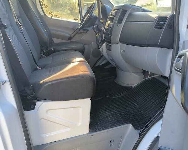 Белый Мерседес Sprinter, объемом двигателя 2.14 л и пробегом 322 тыс. км за 14500 $, фото 8 на Automoto.ua