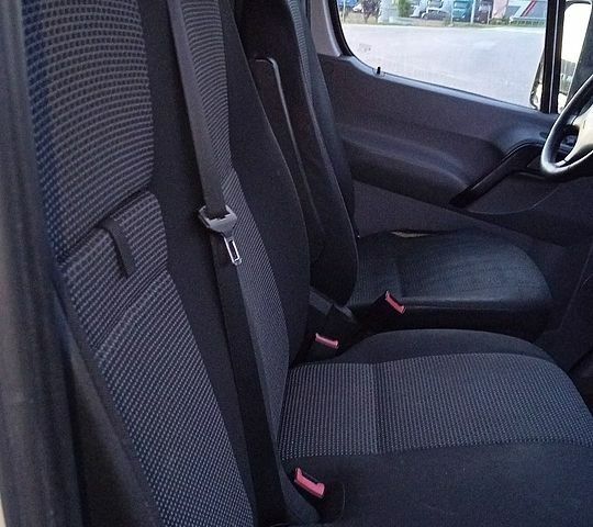 Белый Мерседес Sprinter, объемом двигателя 2 л и пробегом 680 тыс. км за 14200 $, фото 17 на Automoto.ua