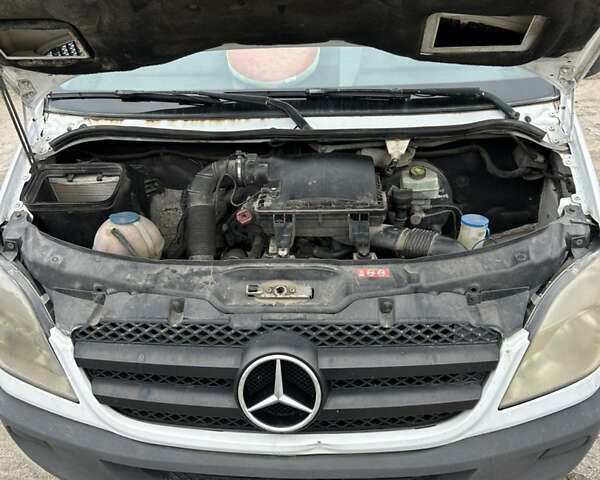 Белый Мерседес Sprinter, объемом двигателя 2.14 л и пробегом 462 тыс. км за 12400 $, фото 8 на Automoto.ua