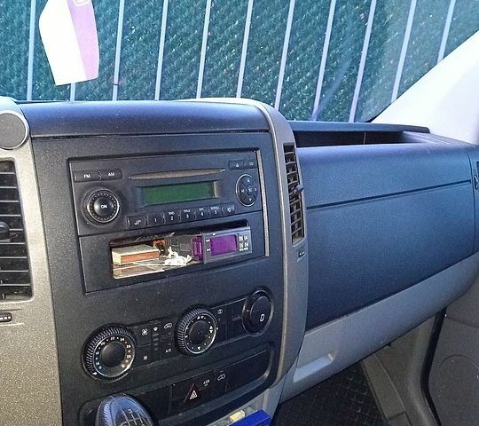 Белый Мерседес Sprinter, объемом двигателя 2 л и пробегом 680 тыс. км за 14200 $, фото 8 на Automoto.ua